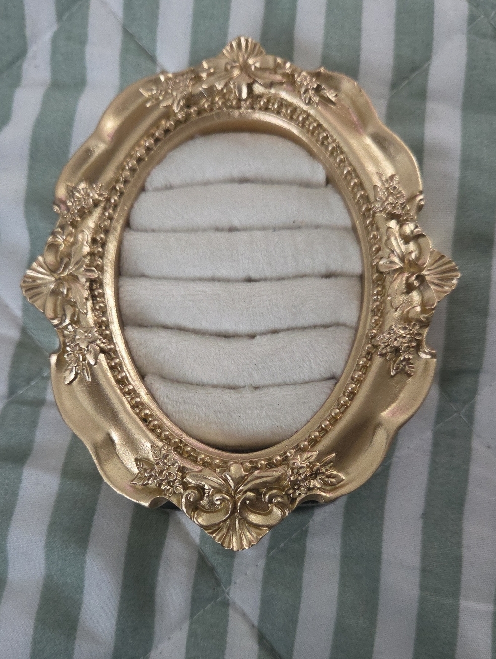 Ornate Gold Oval Jewelry Ring Display
